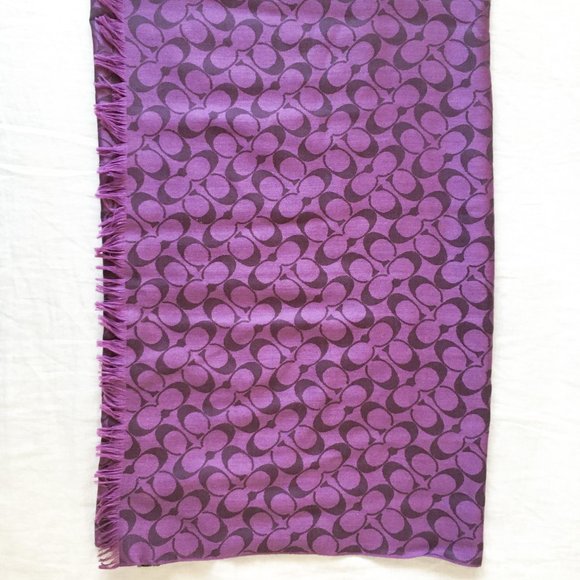 Coach Signature Scarf - Picture 2 of 3